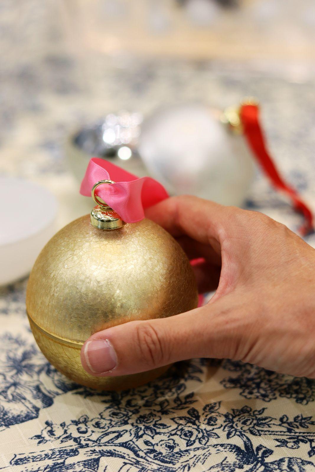 Christmas bauble candle from the Lumara Botanic workshop