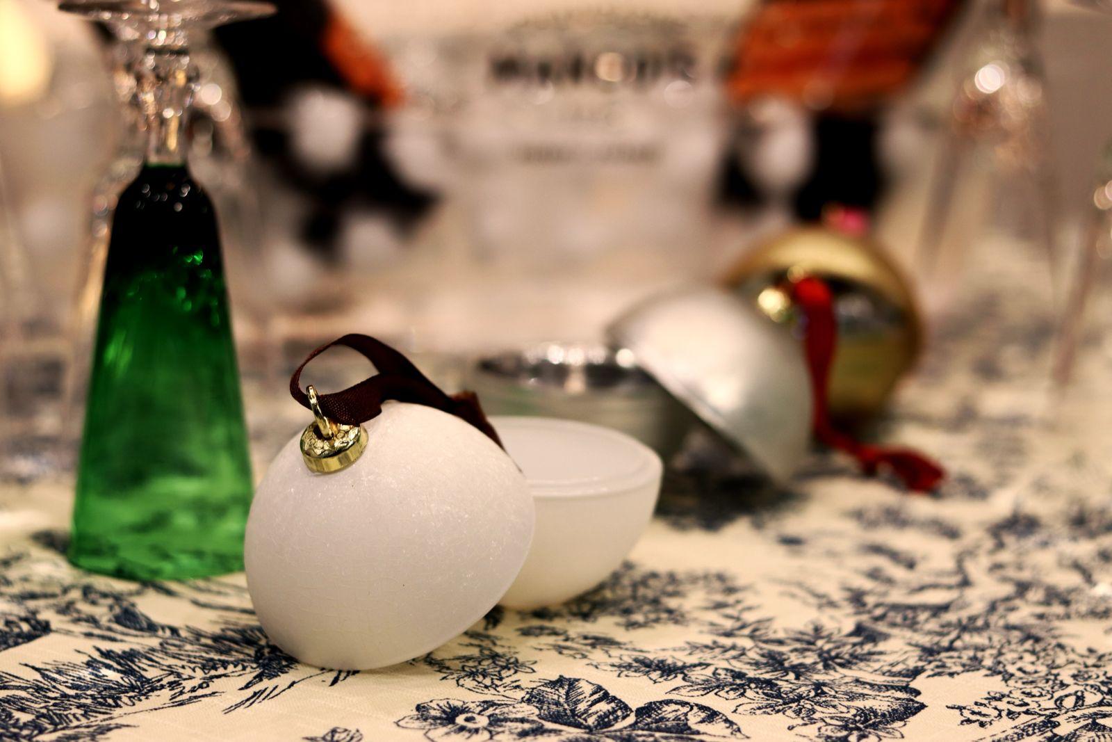 Christmas bauble candle from the Lumara Botanic workshop