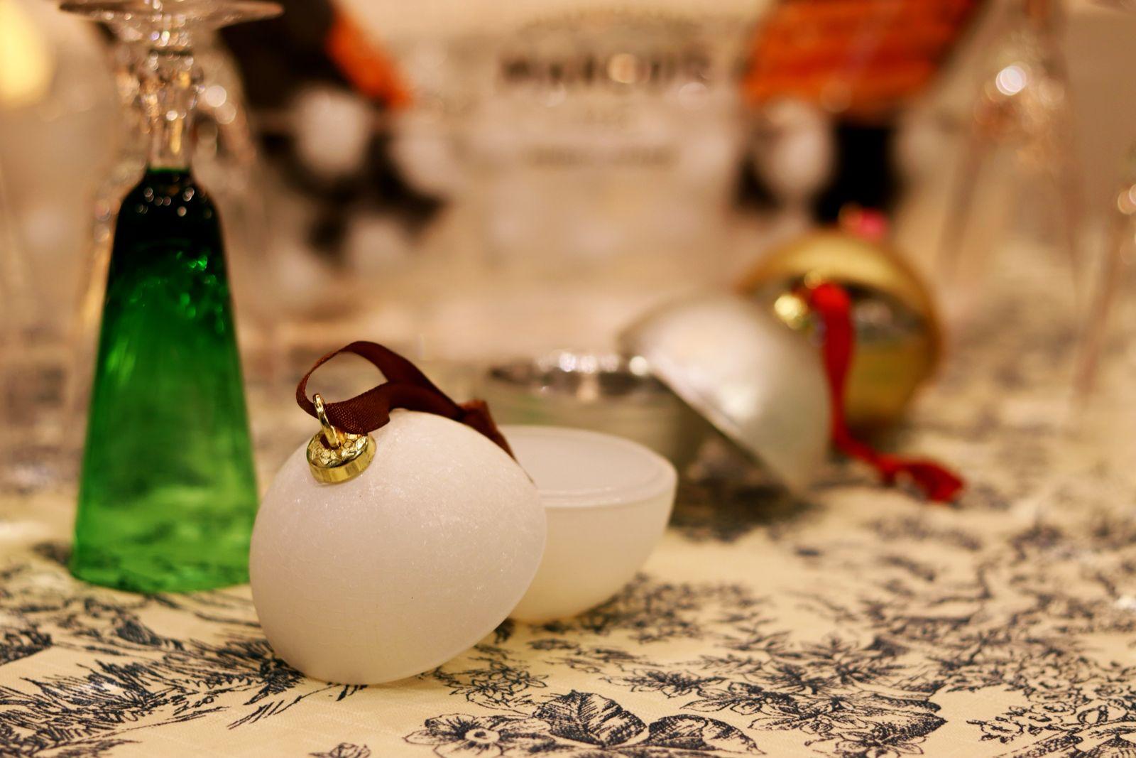 Christmas bauble candle from the Lumara Botanic workshop